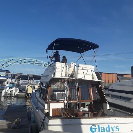 Отель Waterfront 32' Bayliner Yacht Провиденс Экстерьер фото